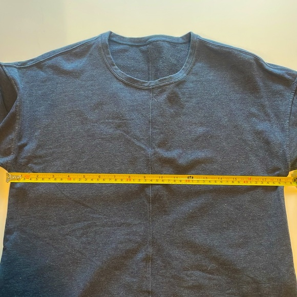Lululemon Crew Neck High-Low Short Sleeve Top - Picture 5 of 5
